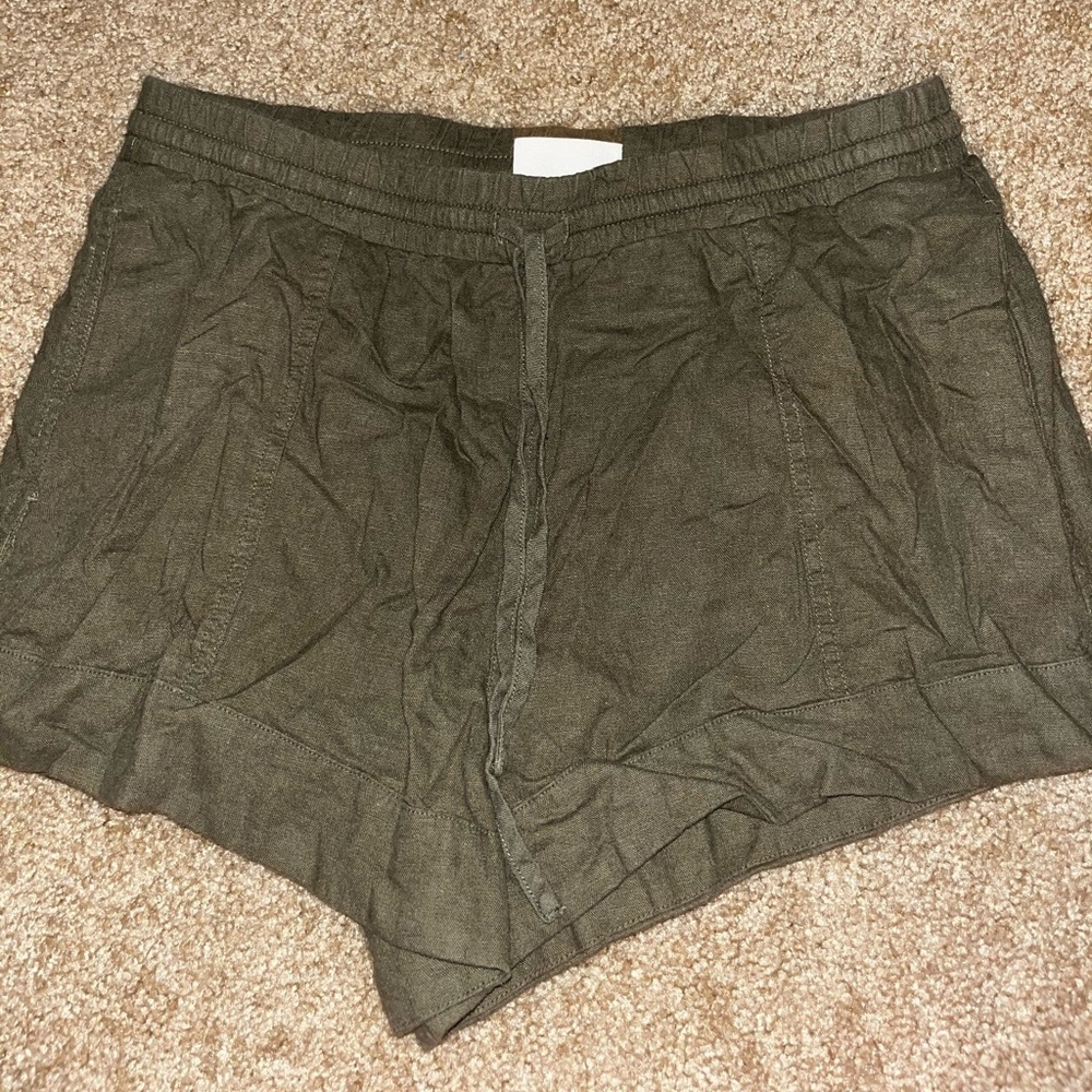 Universal Threads size medium green shorts